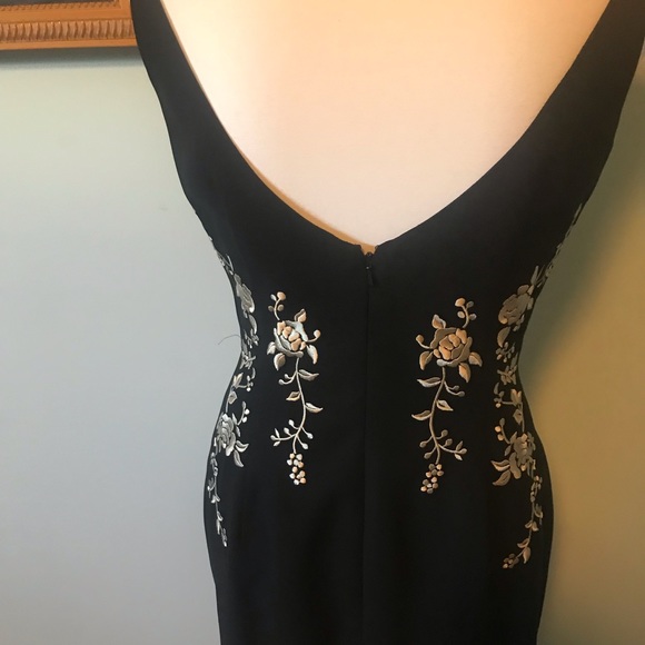 Maggy London black embroidery size 6 Dress - Picture 2 of 7